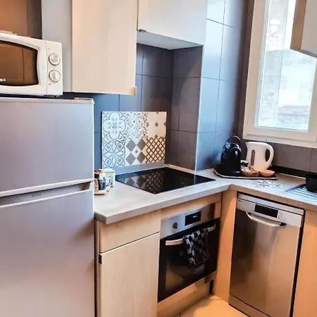 Le Fleury Moderne 2 Chambres, A Cote Du Salon Du Bourget Apartment *